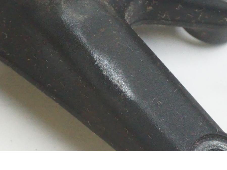 Baksidan på Motorfäste från en KTM 1190 Adventure -2015 motorcykel.