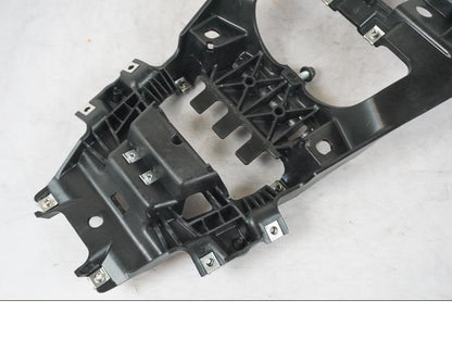 Snett nerifrån på Undertail från en Yamaha MT 125 -2017 motorcykel.