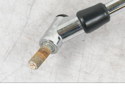 Snett nerifrån på Backspegel från en Suzuki GSF 1250 -2010 motorcykel.