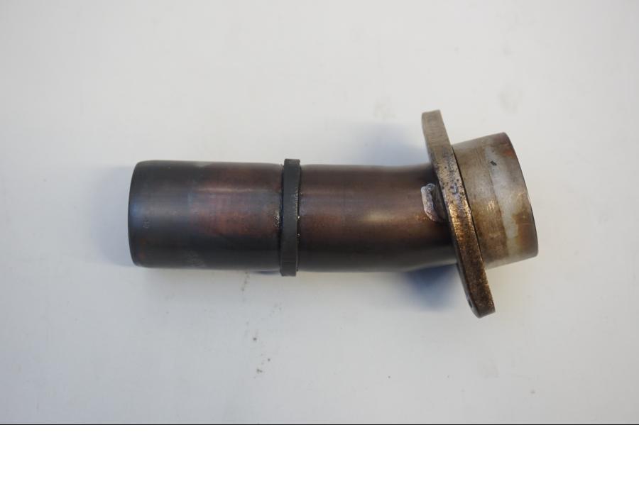 Baksidan på Grenrör från en Suzuki SFV 650 A Gladius -2012 motorcykel.