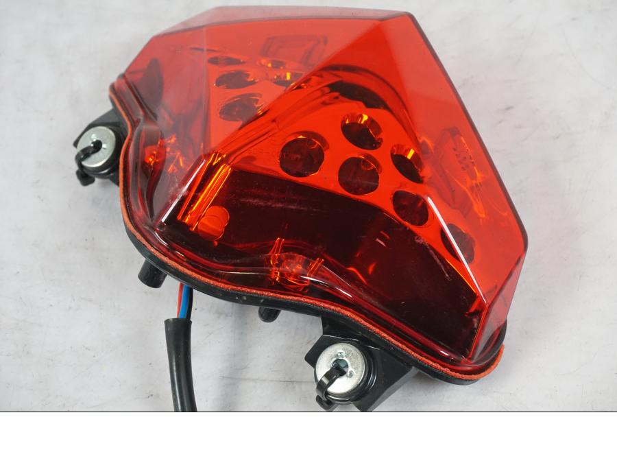 Vänster sida på Baklampa från en Kawasaki ER-6N -2016 motorcykel.