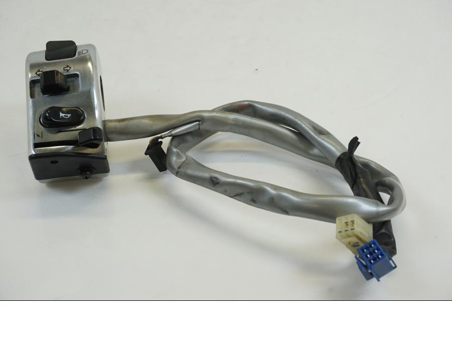 Framsidan på Styrelreglage från en Yamaha XVS 1100 -2003 motorcykel.