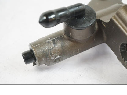 Snett uppifrån på Bromshuvudcylinder från en Kawasaki ZX-6R -2011 motorcykel.