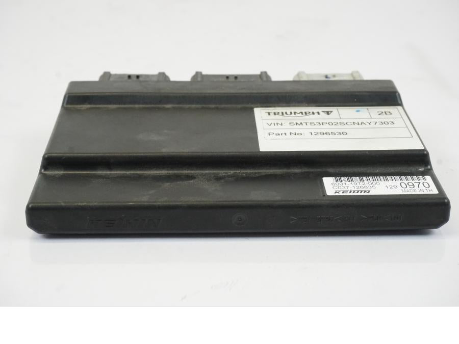 Baksidan på CDI / ECU från en Triumph Speed Triple -2021 motorcykel.