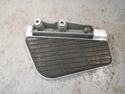 Framsidan på Fotplatta från en Honda GL 1800 -2001 motorcykel.