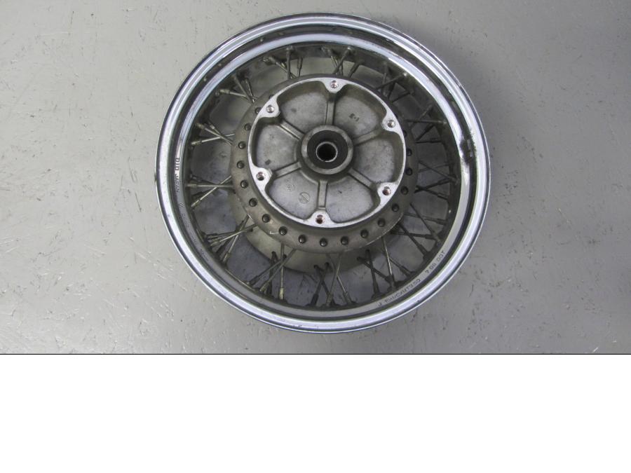 Framsidan på Fälg från en Honda VT 1100 C -1999 motorcykel.