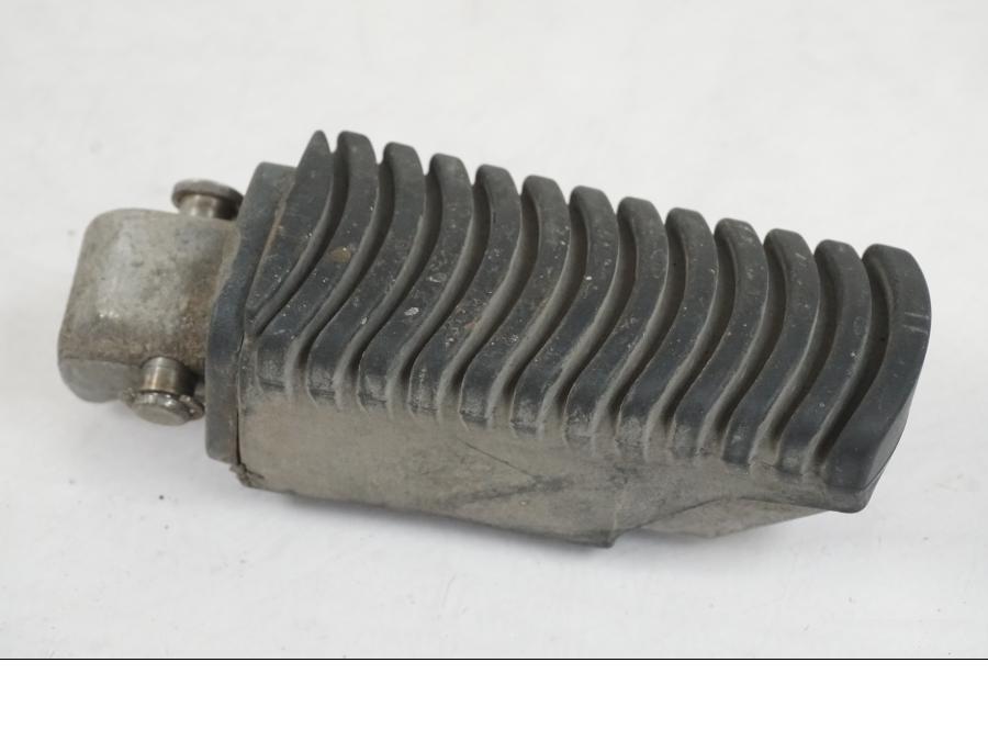 Framsidan på Fotpinne från en BMW F 800 GS -2008 motorcykel.