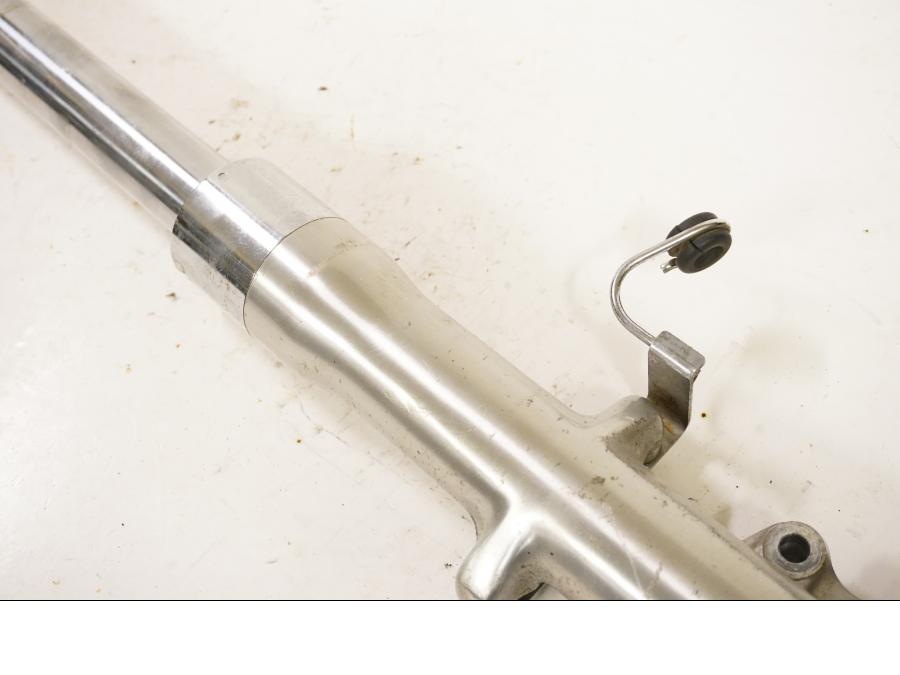 Höger sida på Gaffelben från en Kawasaki VN 1500 -1999 motorcykel.