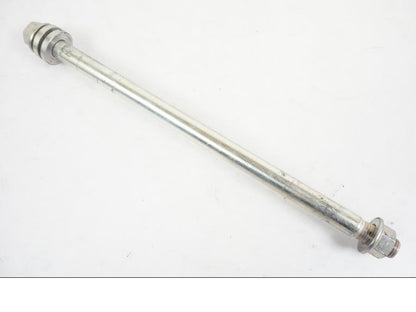 Framsidan på Axel från en KTM 390 Adventure -2021 motorcykel.