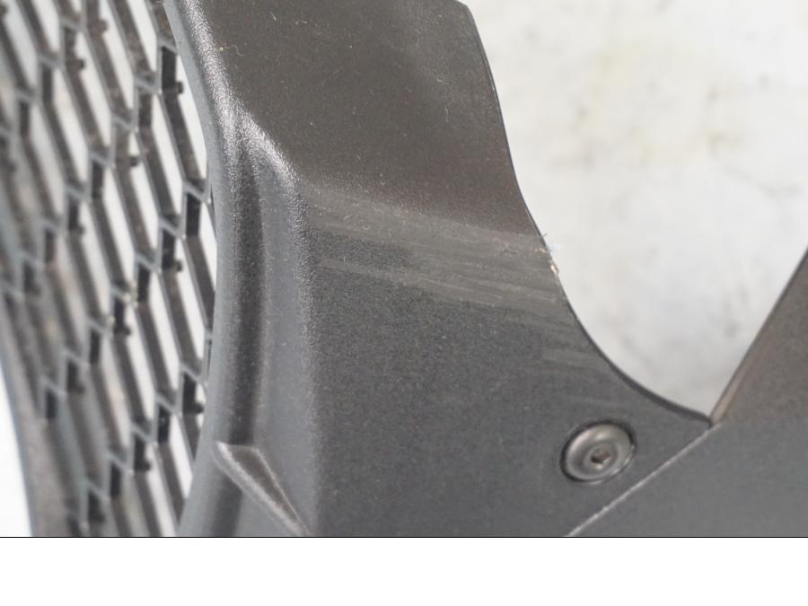 Snett nerifrån på Magkåpa från en Aprilia Tuono V4R -2018 motorcykel.