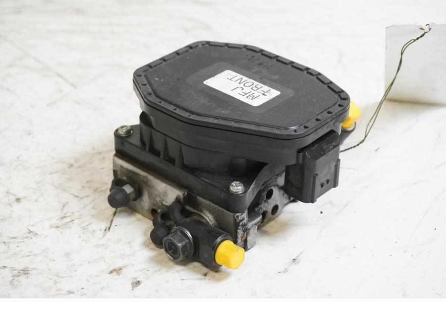 Framsidan på ABS Modulator från en Honda CBR 1000 RR -2009 motorcykel.