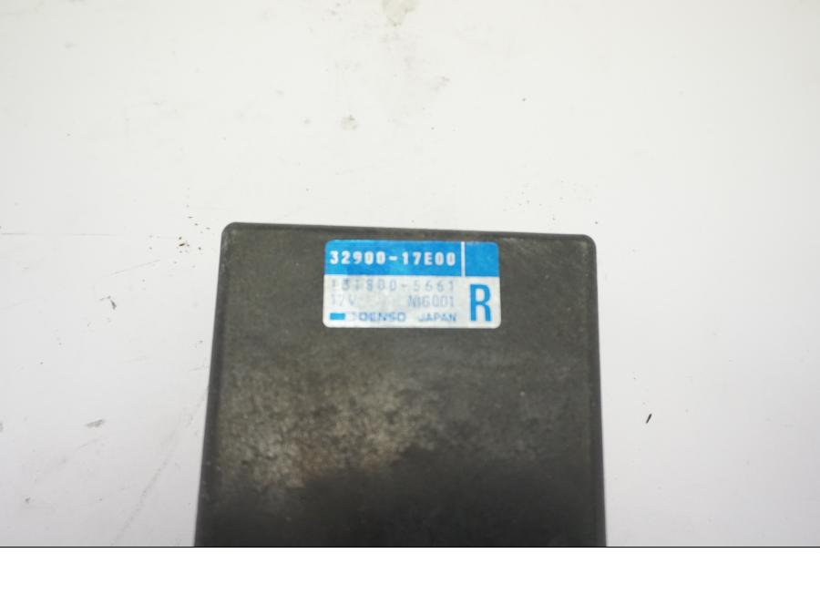 Snett uppifrån på CDI / ECU från en Suzuki GSX-R 750 -1992 motorcykel.