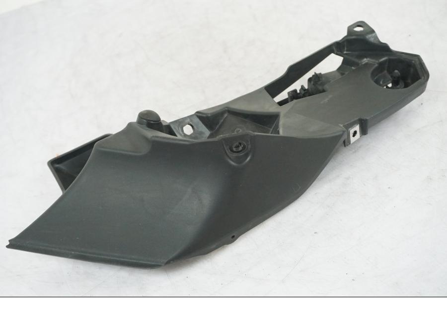 Snett uppifrån på Sidkåpa från en Yamaha MT 125 -2017 motorcykel.