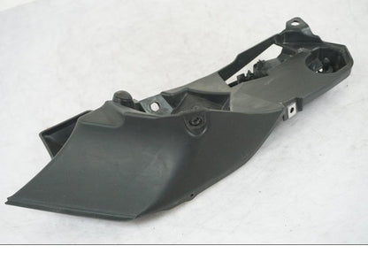 Snett uppifrån på Sidkåpa från en Yamaha MT 125 -2017 motorcykel.