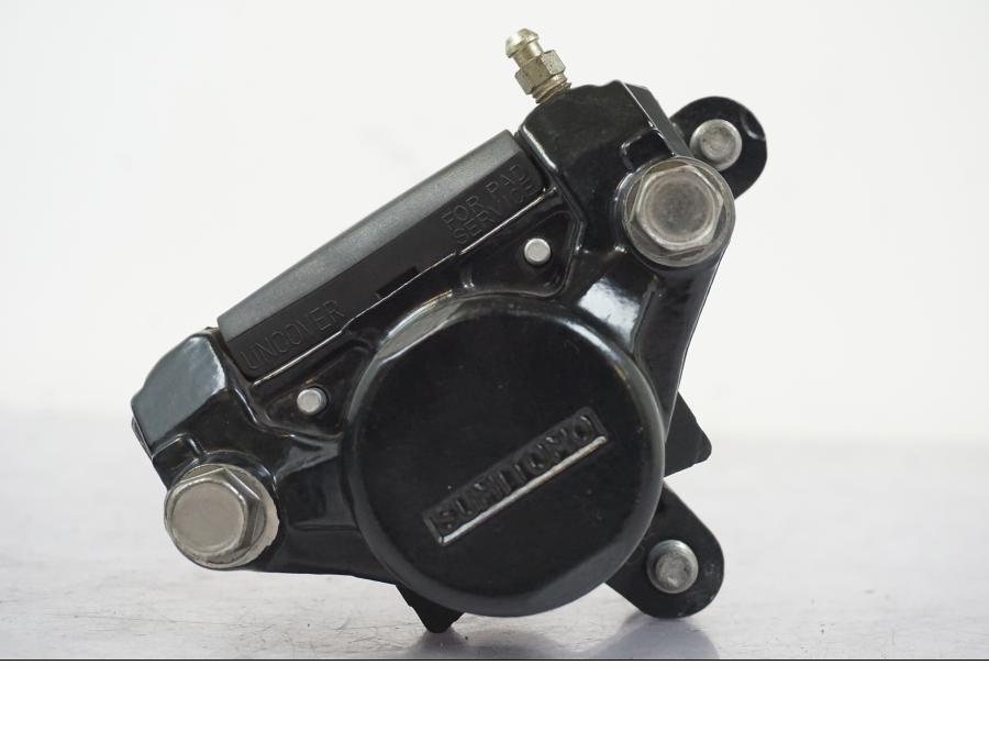 Baksidan på Bromsok från en Yamaha XVS 1100 -2004 motorcykel.