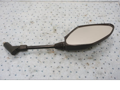 Höger sida på Backspegel från en Yamaha MT-09 Tracer -2018 motorcykel.