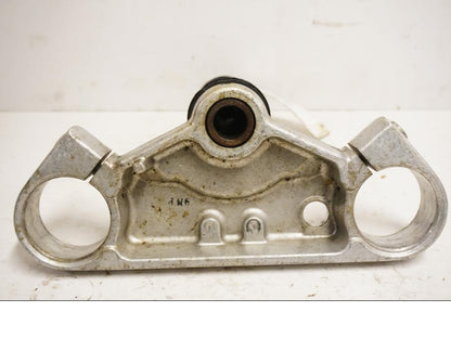 Baksidan på Gaffelkrona från en Suzuki VZ 800 -2000 motorcykel.