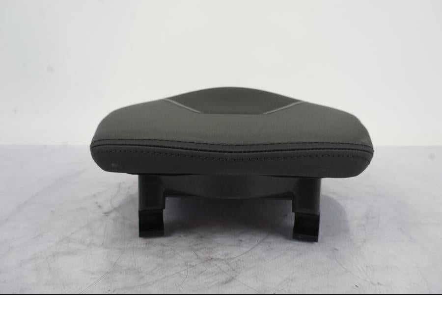 Höger sida på Sadel från en KTM 1290 Super Duke -2019 motorcykel.