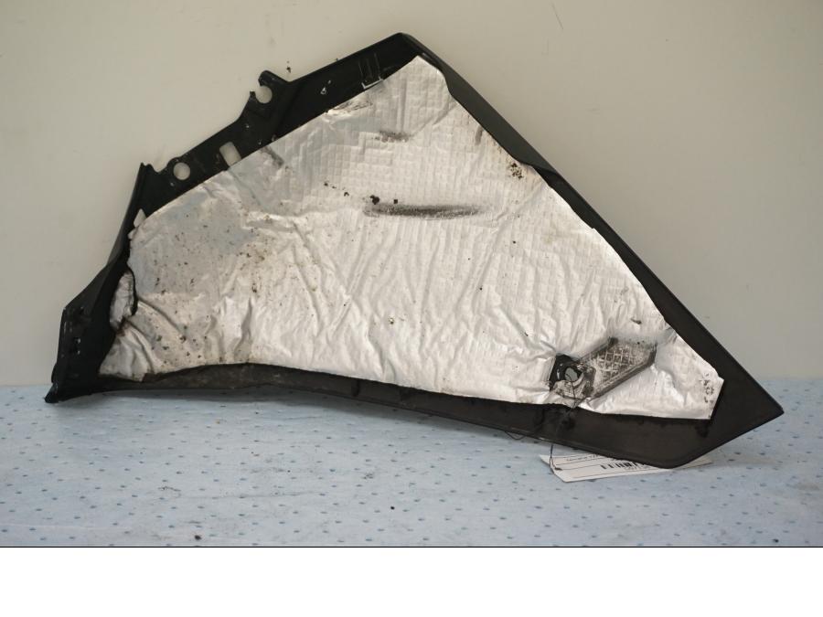 Baksidan på Magkåpa från en Yamaha YZF 1000 R1 -2010 motorcykel.