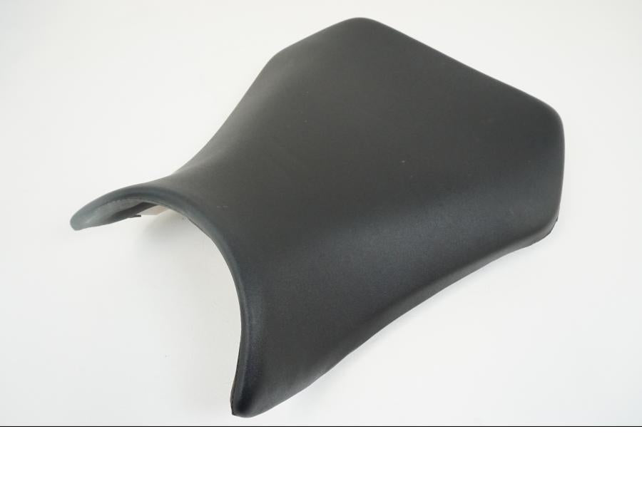 Framsidan på Sadel från en Yamaha YZF 1000 R1 -2002 motorcykel.