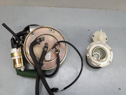 Framsidan på Bensinpump insprut från en BMW R 1150 R -2004 motorcykel.