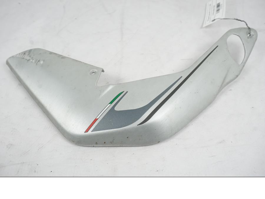 Höger sida på Sidkåpa från en MV Agusta Dragster -2014 motorcykel.