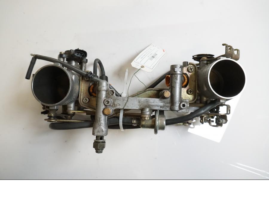 Framsidan på Spjällhus från en Cagiva Raptor 1000 -2002 motorcykel.