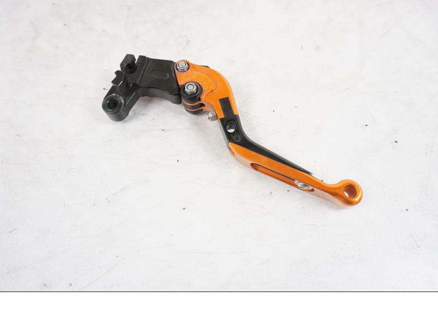 Baksidan på Kopplingsgrepp från en KTM 790 Duke -2018 motorcykel.