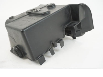 Snett nerifrån på Batterihållare från en Kawasaki VN 1500 Mean Streak -2002 motorcykel.