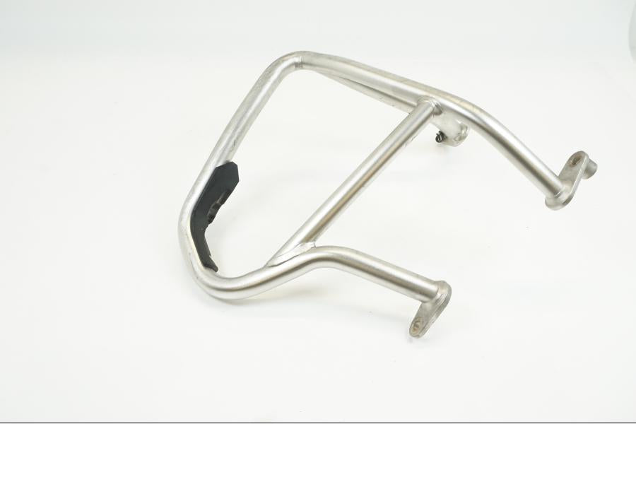 Framsidan på Motorskyddsbåge från en BMW R 1200 GS -2015 motorcykel.