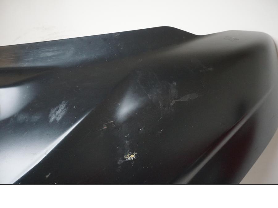 Snett nerifrån på Toppkåpa från en Indian Chieftain Dark Horse -2019 motorcykel.