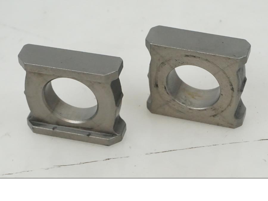 Framsidan på Styrplatta från en Honda CBR 1000 -2005 motorcykel.