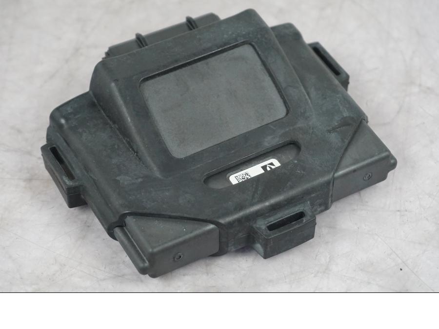 Framsidan på Kontrollenhet från en KTM 1290 Super Duke R -2022 motorcykel.