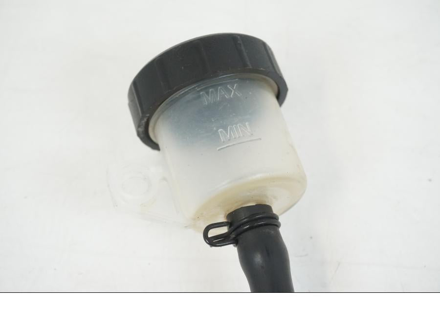 Vänster sida på Bromshuvudcylinder från en AJP PR7 -2021 motorcykel.