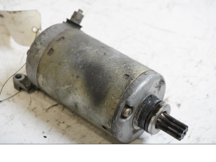 Framsidan på Startmotor från en BMW K 75 -1986 motorcykel.