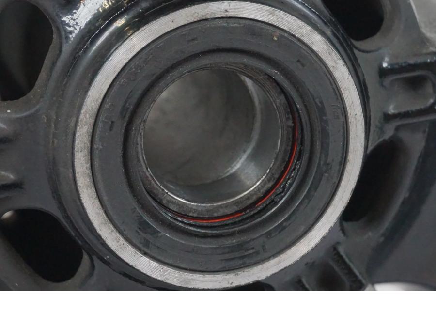 Vänster sida på Fälg från en Honda CBR 1000 RR -2004 motorcykel.