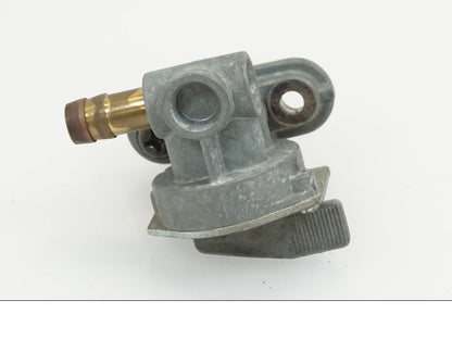 Vänster sida på Bensinkran från en Yamaha YZF R6 -2000 motorcykel.