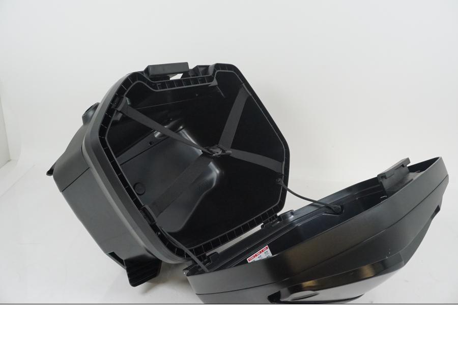 Snett uppifrån på Sidoväska från en Ducati Multistrada 1200 -2015 motorcykel.