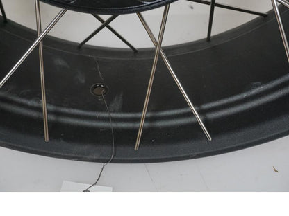 Vänster sida på Fälg från en BMW R 1250 GS -2018 motorcykel.