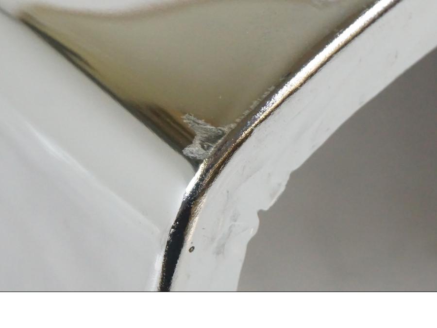 Snett nerifrån på Motorkåpa från en Suzuki VZR 1800 -2009 motorcykel.