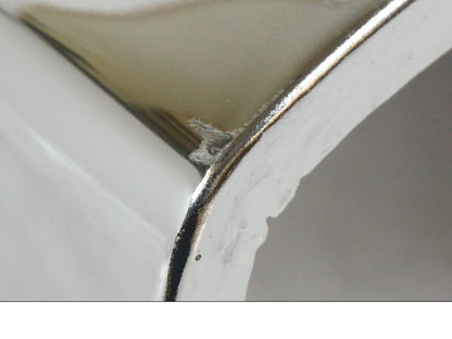 Snett nerifrån på Motorkåpa från en Suzuki VZR 1800 -2009 motorcykel.