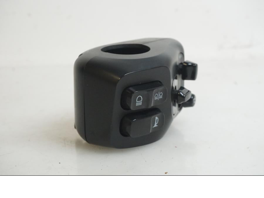 Baksidan på Styrelreglage från en Indian Chieftain Dark Horse -2019 motorcykel.