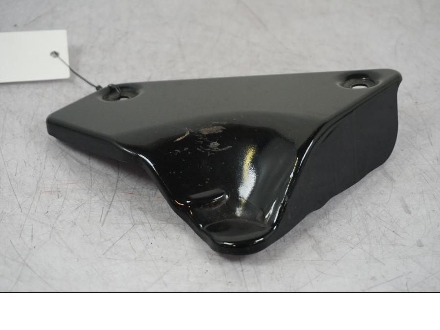 Höger sida på Sidkåpa från en Suzuki VZ 800 -2000 motorcykel.