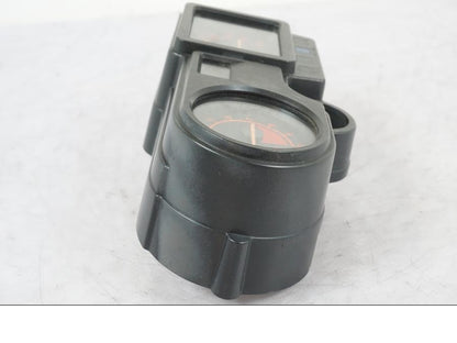 Snett nerifrån på Instrumentpanel från en Kawasaki KL 650A -1987 motorcykel.