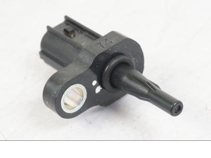 Baksidan på Luftburksensor från en Kawasaki ER-6N -2016 motorcykel.