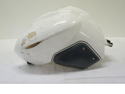 Baksidan på Bensintank från en Yamaha MT-03 -2007 motorcykel.