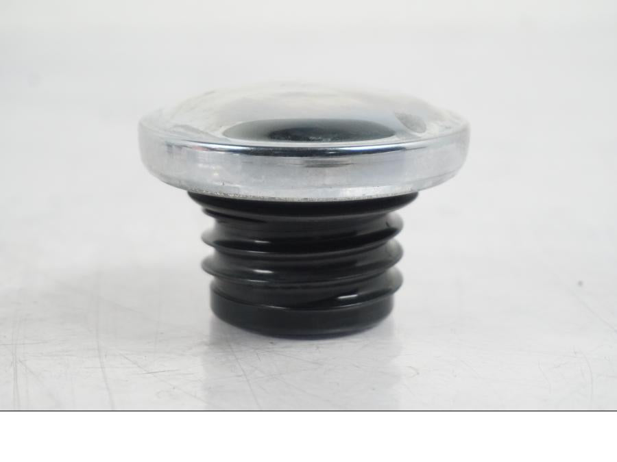 Framsidan på Bensintanklucka från en H-D Softail Standard FXST -2001 motorcykel.