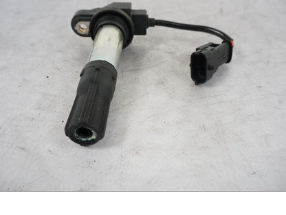 Snett uppifrån på Tändspole från en KTM 1290 Super Duke R -2021 motorcykel.