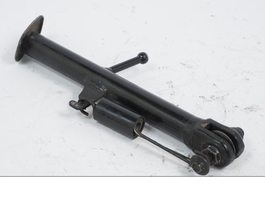 Framsidan på Sidostöd från en Honda CB 650 R -2019 motorcykel.