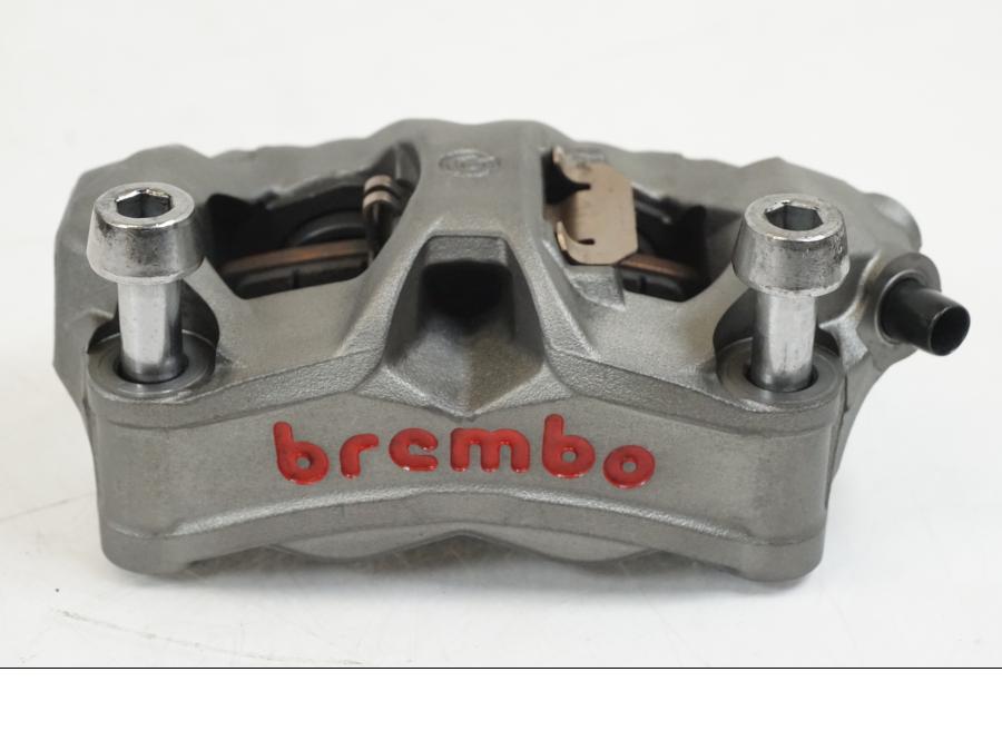 Framsidan på Bromsok från en Triumph Speed Triple -2021 motorcykel.